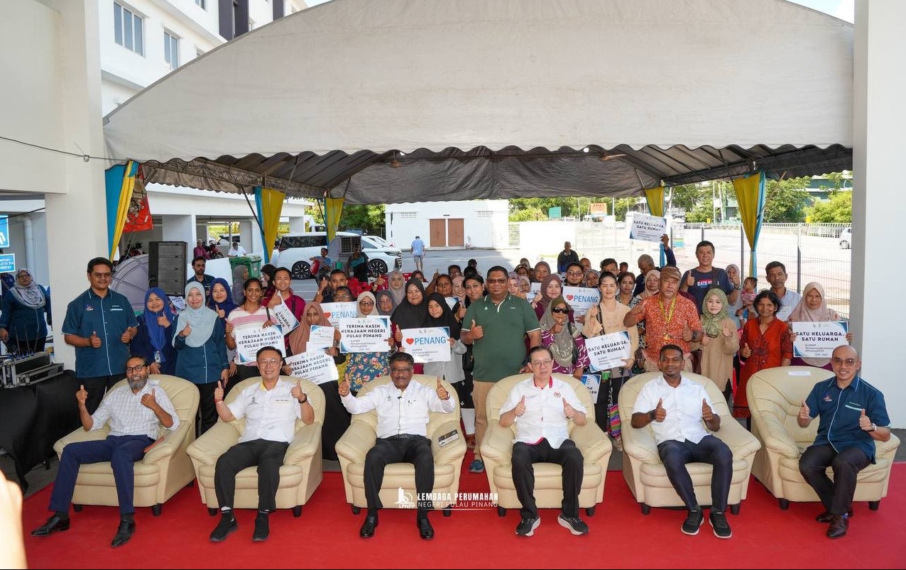 mak-mandin-indah-key-handover